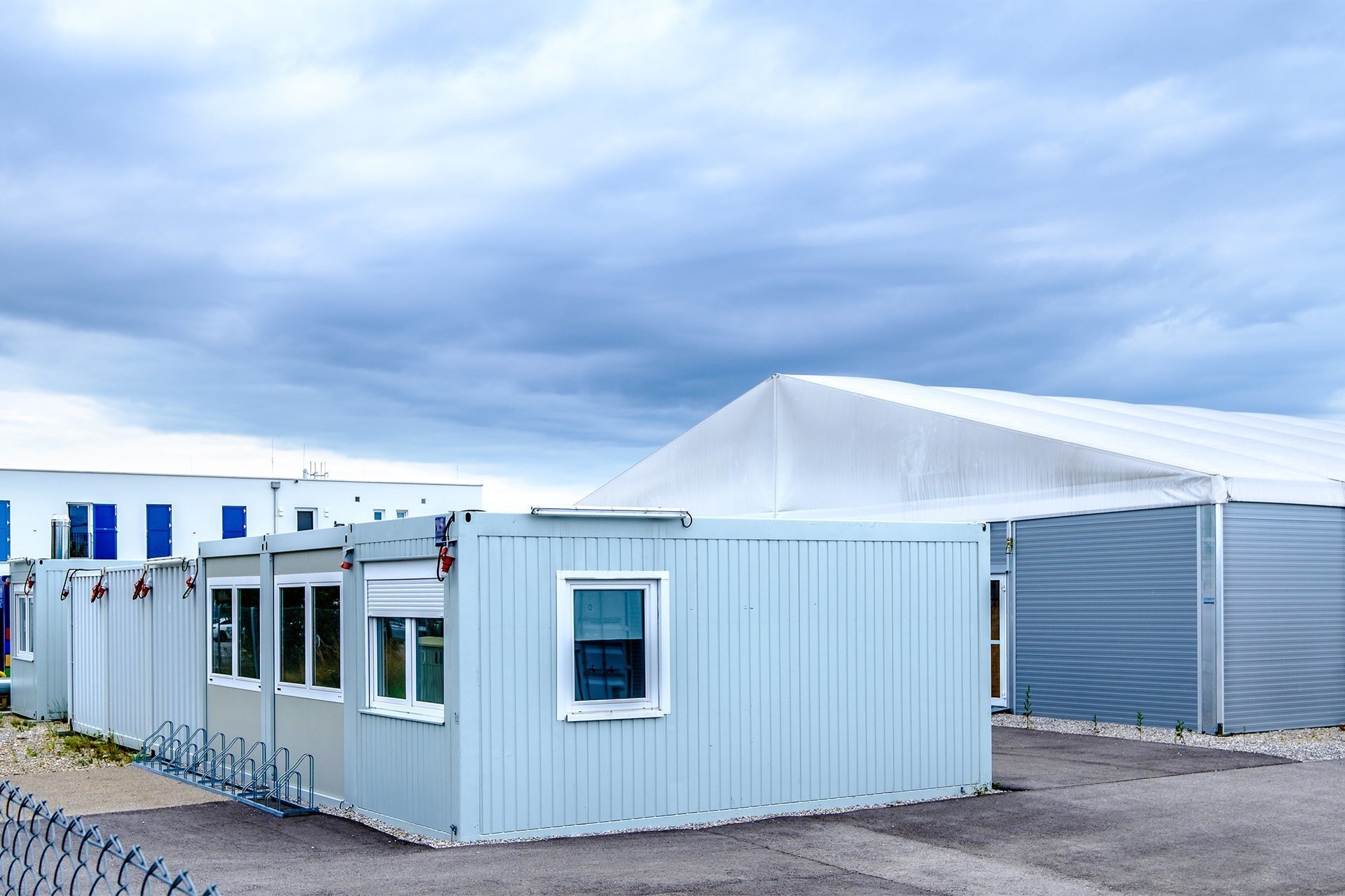 プレハブ　仮設　軒先テント プレハブ仮設軒先テント