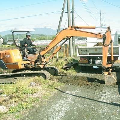重機を使用した塚本建設の施工